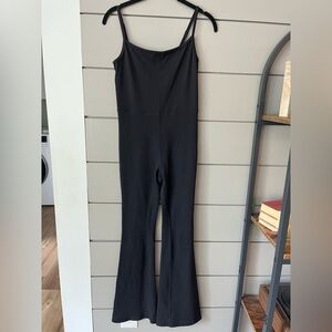 Aritzia Wilfred Free Divinity Kick Flare Jumpsuit Black‎ size Small